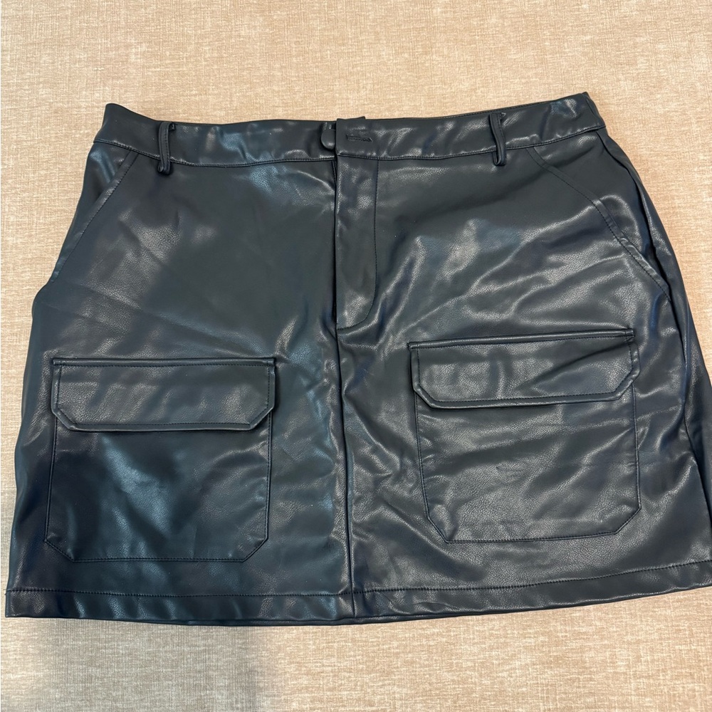Women's Black Faux Leather Cargo Pocket Mini Skirt